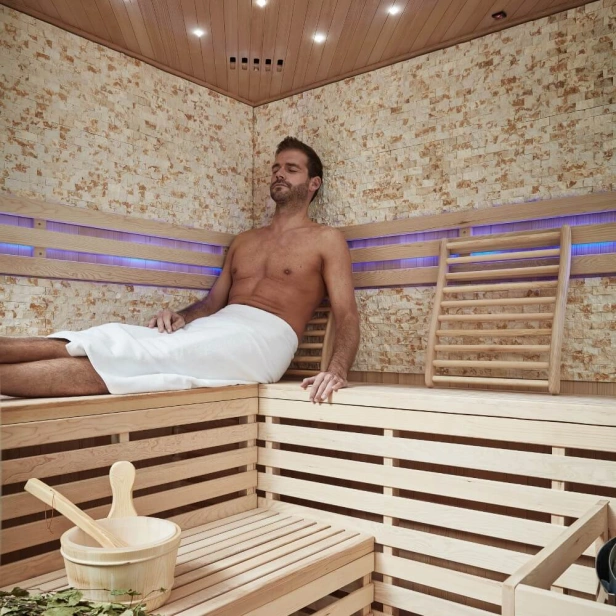 6 osobowa sauna finska sucha CERLUX BIG XL z piecem 8kW i scianką z imitacją kamienia2454.jpg