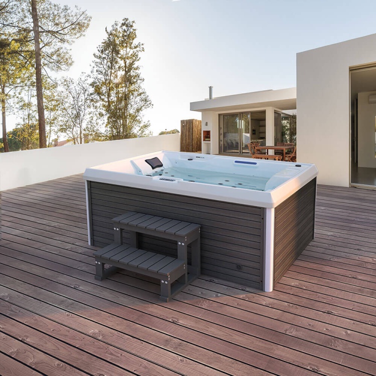 TRIO jacuzzi3.jpg